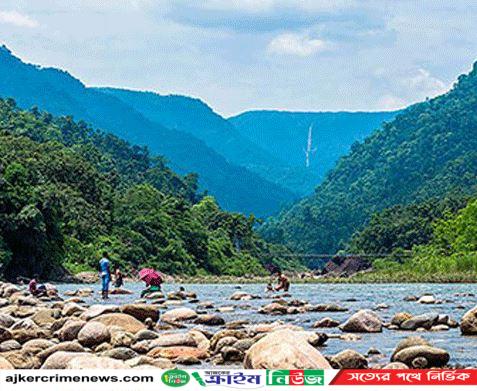 সিলেটে পর্যটন এলাকায় মোবাইল নেটওয়ার্ক ভোগান্তিতে পর্যটকরা
