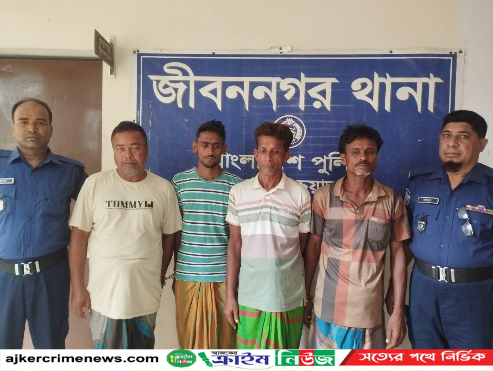 জীবননগরে ৪ মাদক ব্যবসায়ী আটক